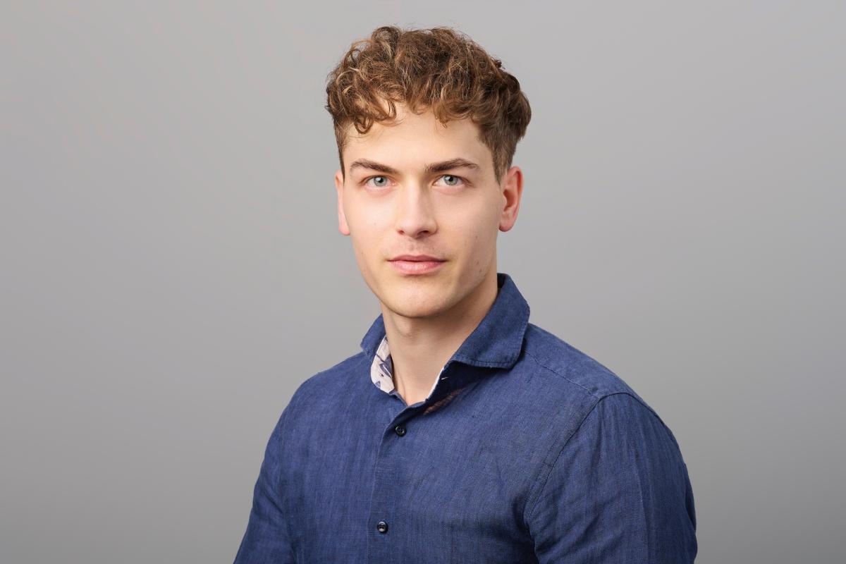Dr. Niklas Houba